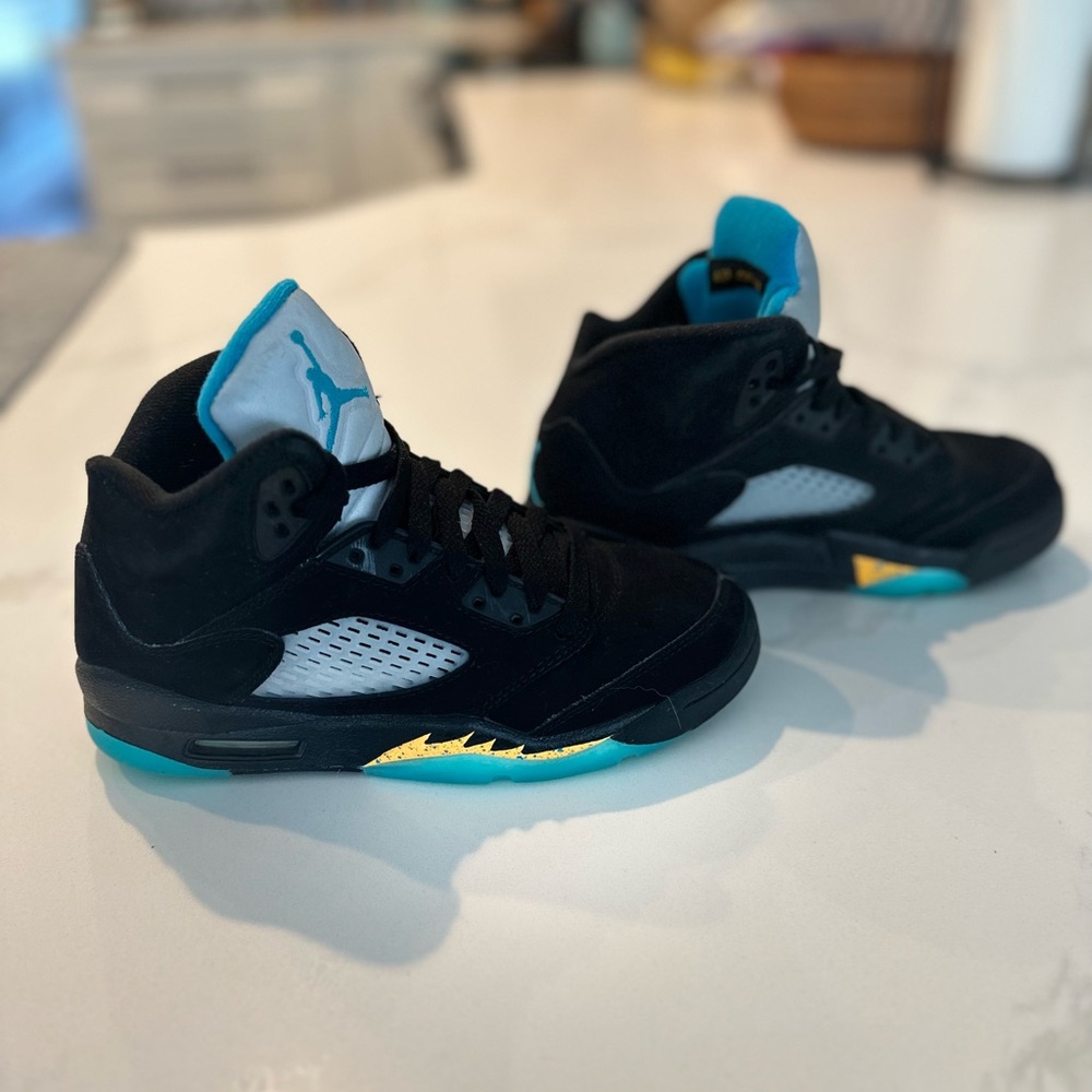 Like New Nike Air Jordan 5 Retro Big Kid size 3.5